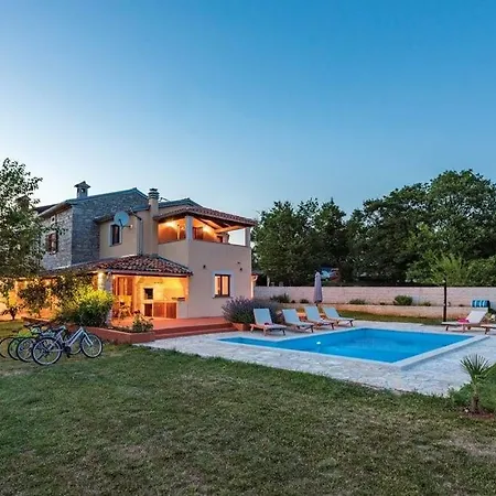 Holiday home Lovely Ana