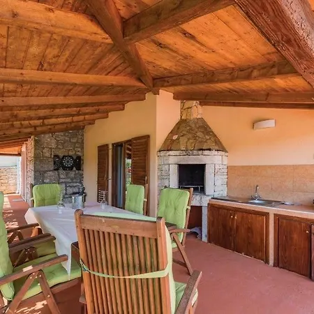 Lovely Ana Holiday home Svetvincenat